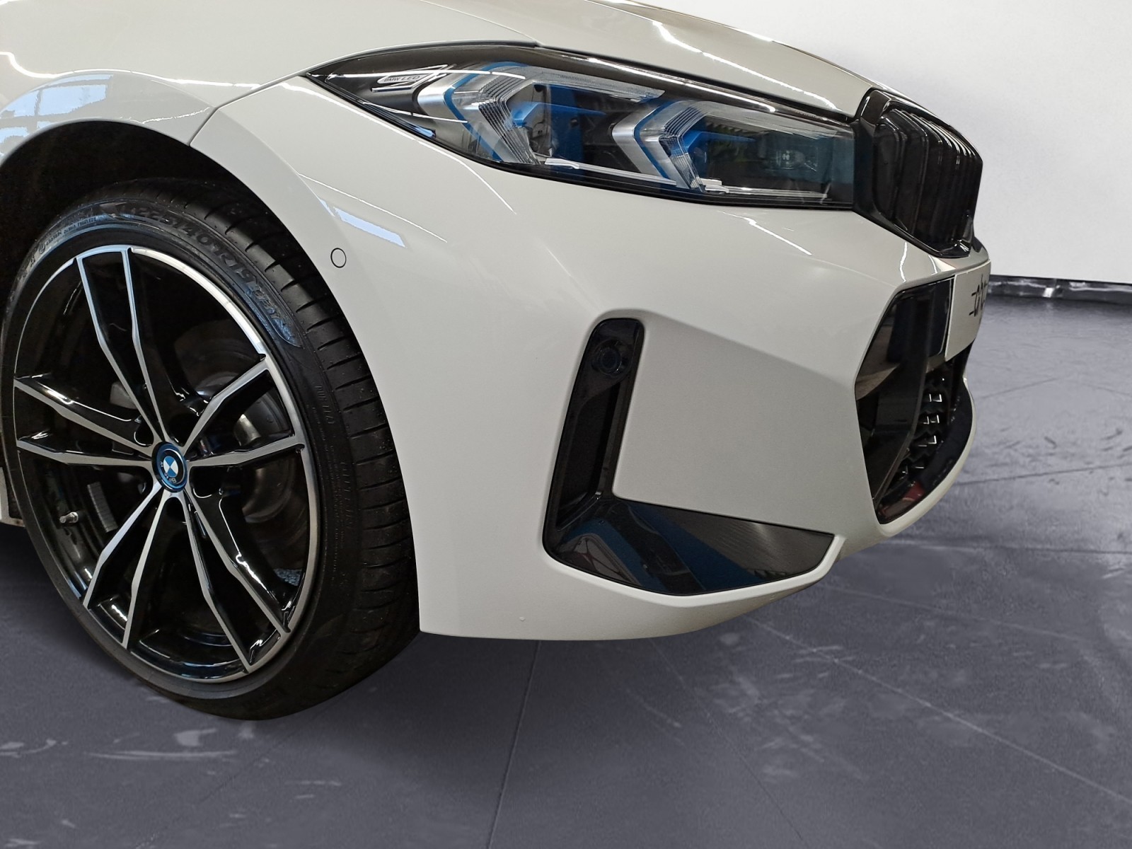 BMW - 330e xDrive Limousine