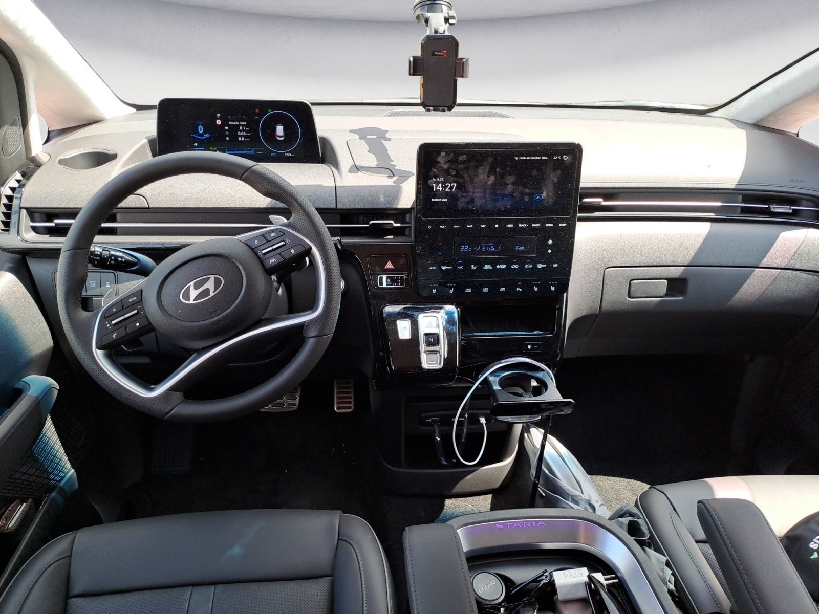 Hyundai - Staria 1.6 T-GDI Hybrid Signature