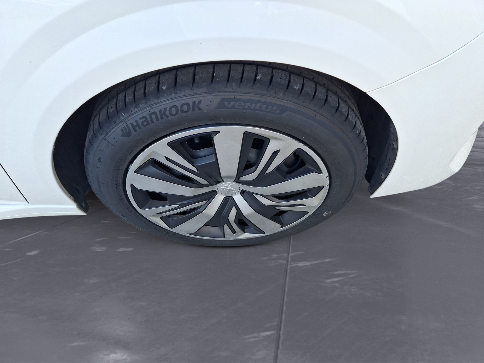 Peugeot - 208 Active Pack PureTech100