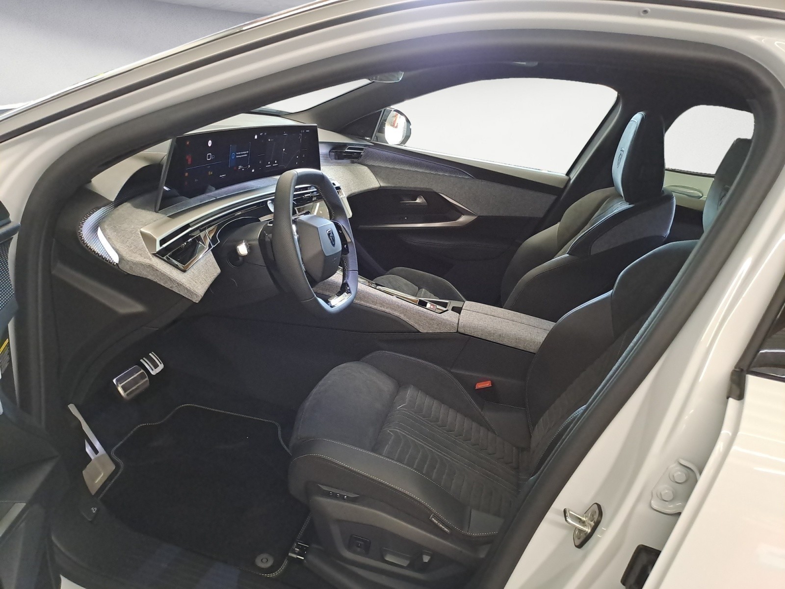 Peugeot - 3008 GT HYBRID 136 e-DSC6