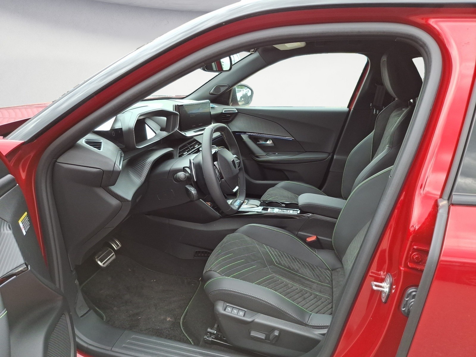 Peugeot - 2008 GT HYBRID 136 e-DSC6