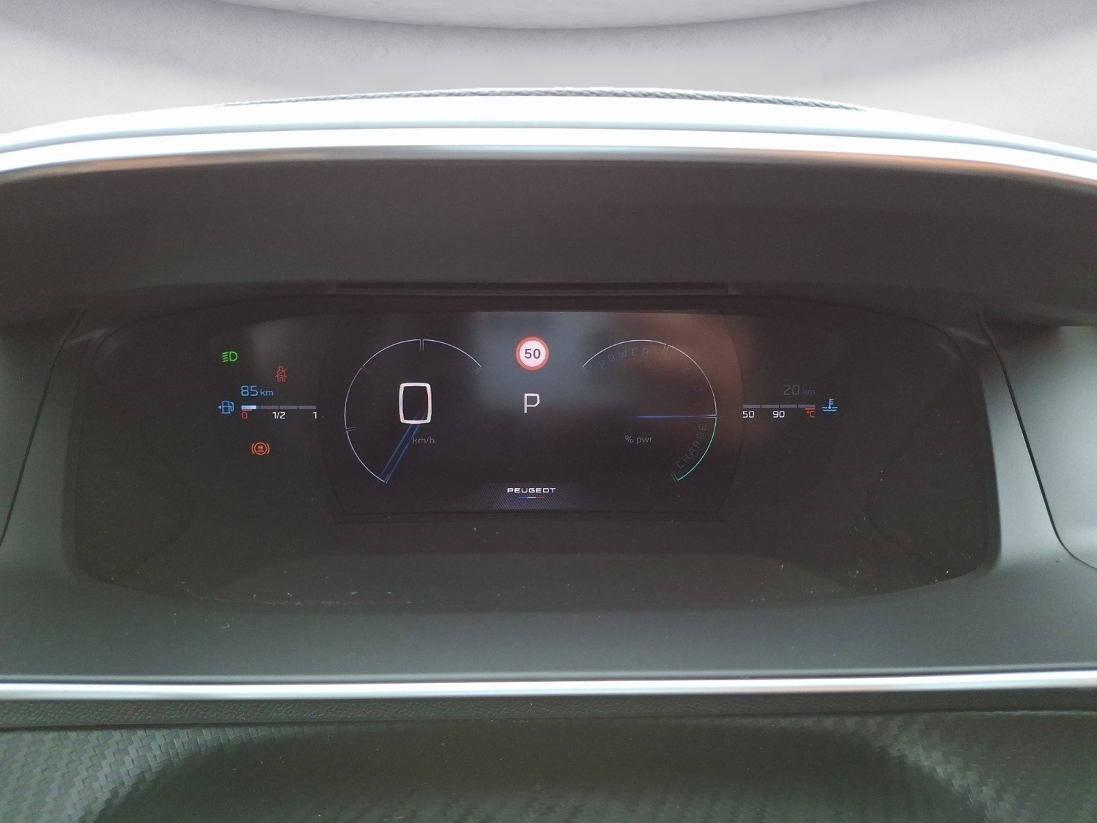 Peugeot - 2008 GT HYBRID 136 e-DSC6