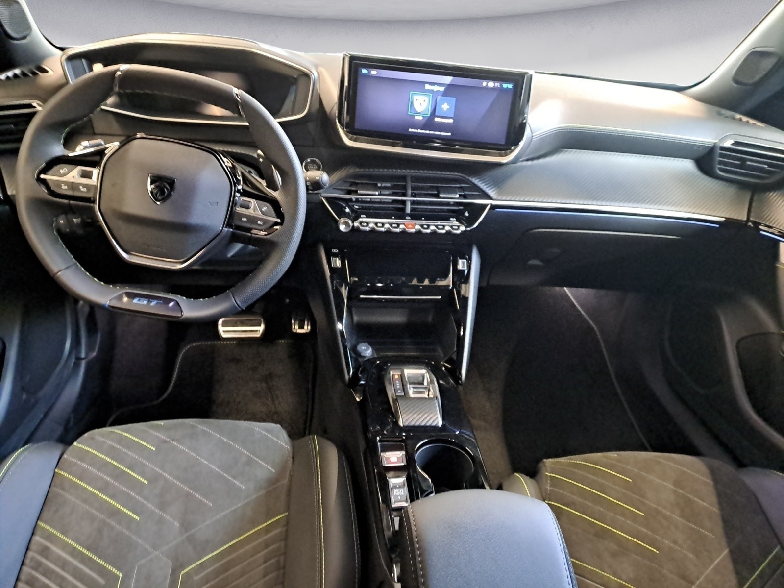 Peugeot - 2008 GT HYBRID 136 e-DSC6