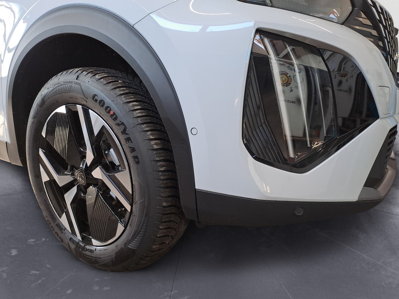 Peugeot - 2008 GT HYBRID 136 e-DSC6