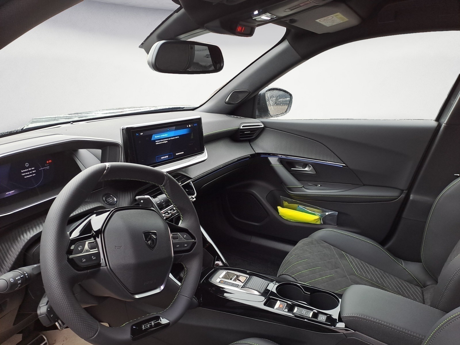 Peugeot - 2008 GT HYBRID 136 e-DSC6