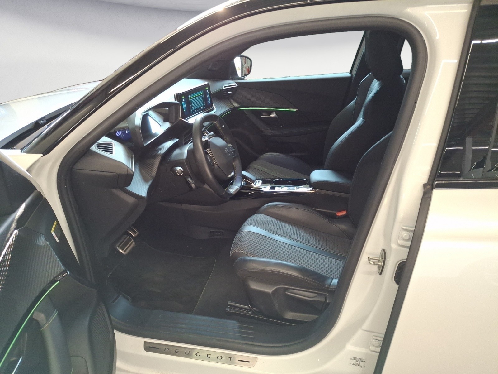 Peugeot - e-2008 136 Allure