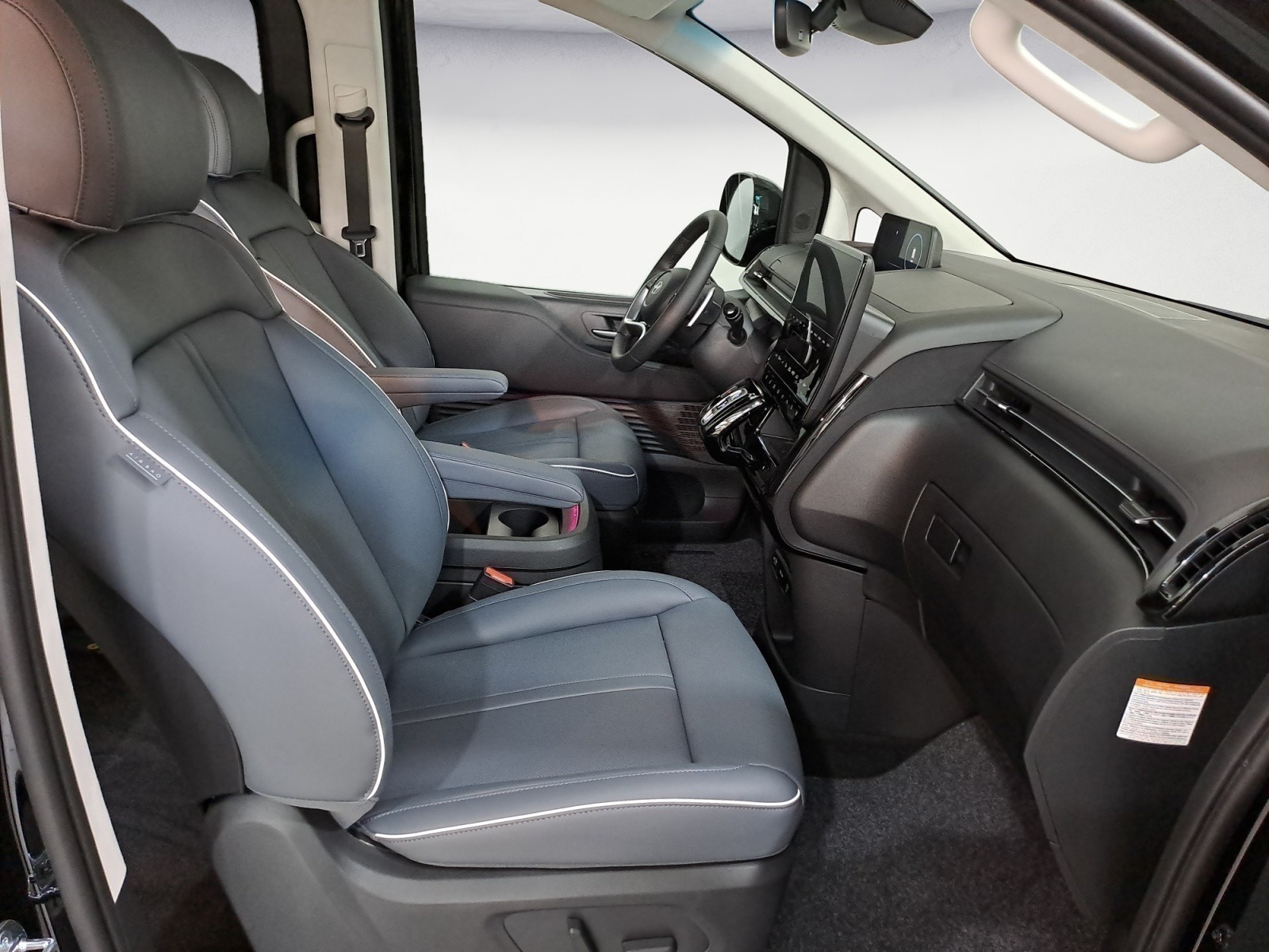 Hyundai - Staria 1.6 T-GDI Hybrid Signature