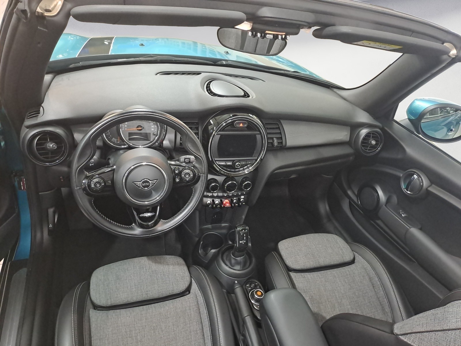 MINI - Cooper Cabrio