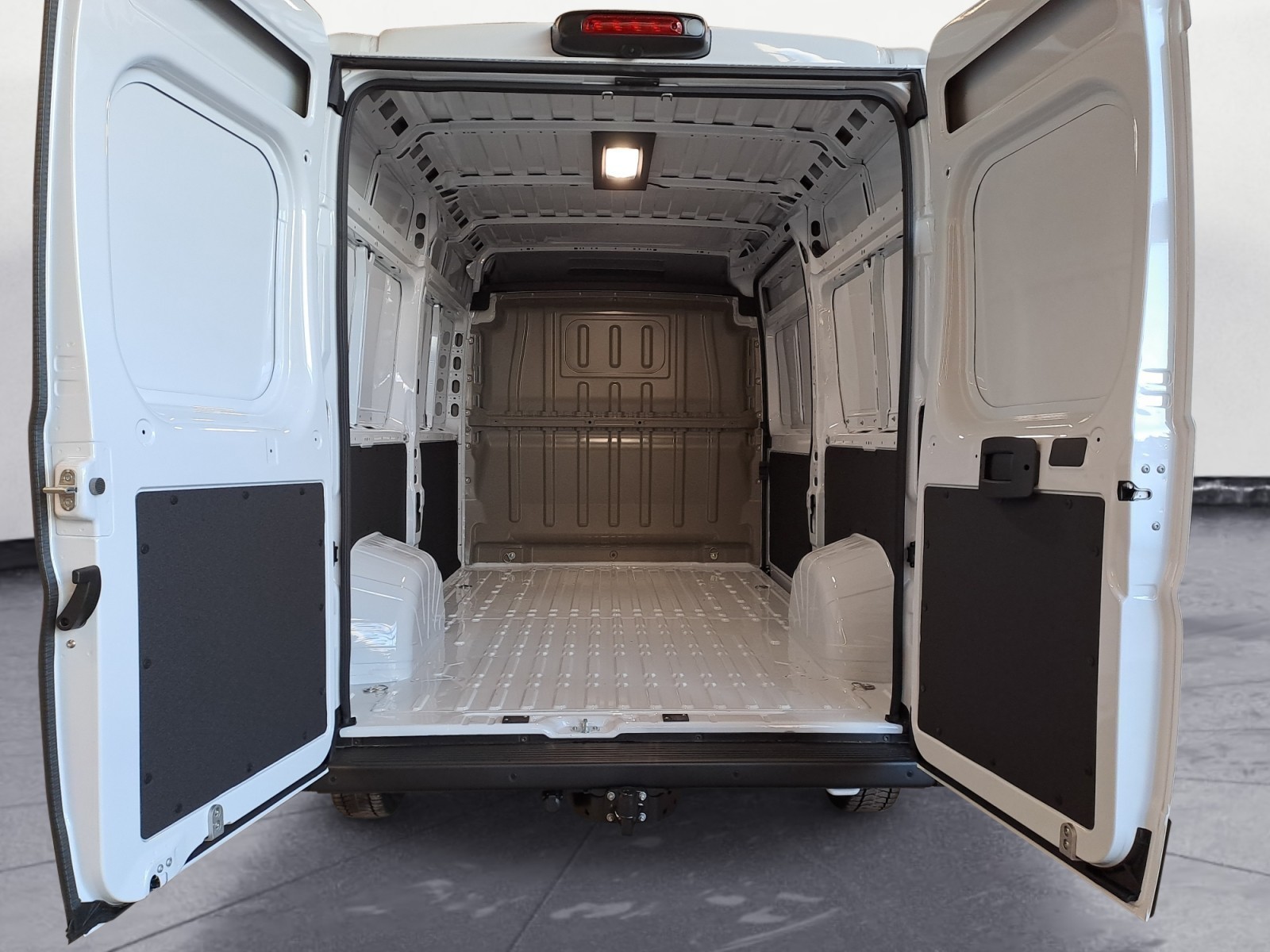 Peugeot - Boxer Kawa 335 L2H2 BlueHDi 180 AT