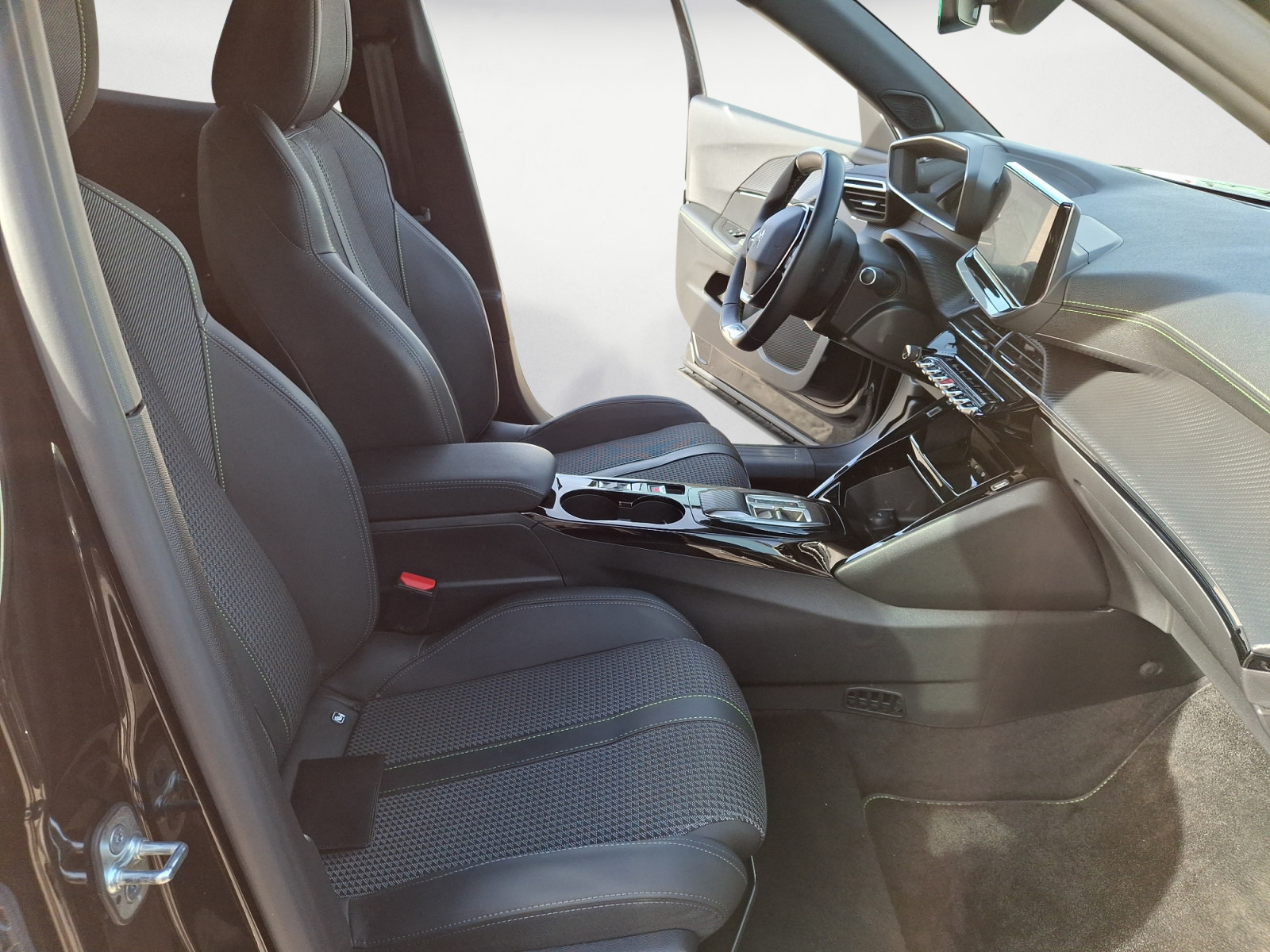 Peugeot - e-2008 136 GT