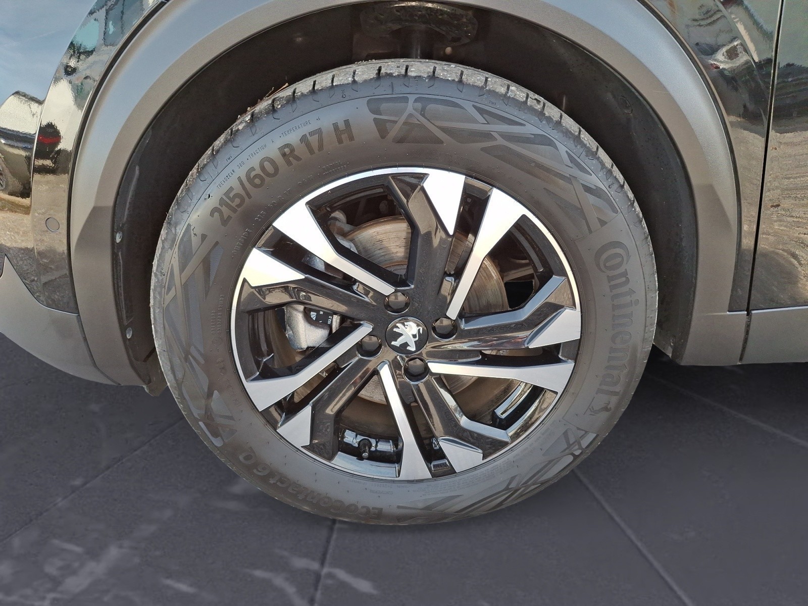 Peugeot - e-2008 136 GT