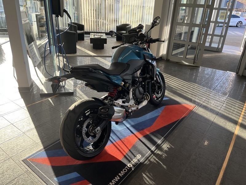 BMW Motorrad - F 900 R sofort verfügbar