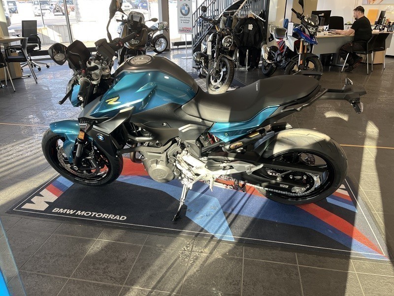 BMW Motorrad - F 900 R sofort verfügbar