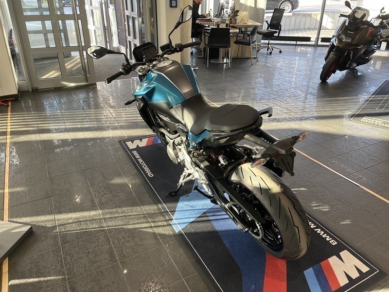 BMW Motorrad - F 900 R sofort verfügbar