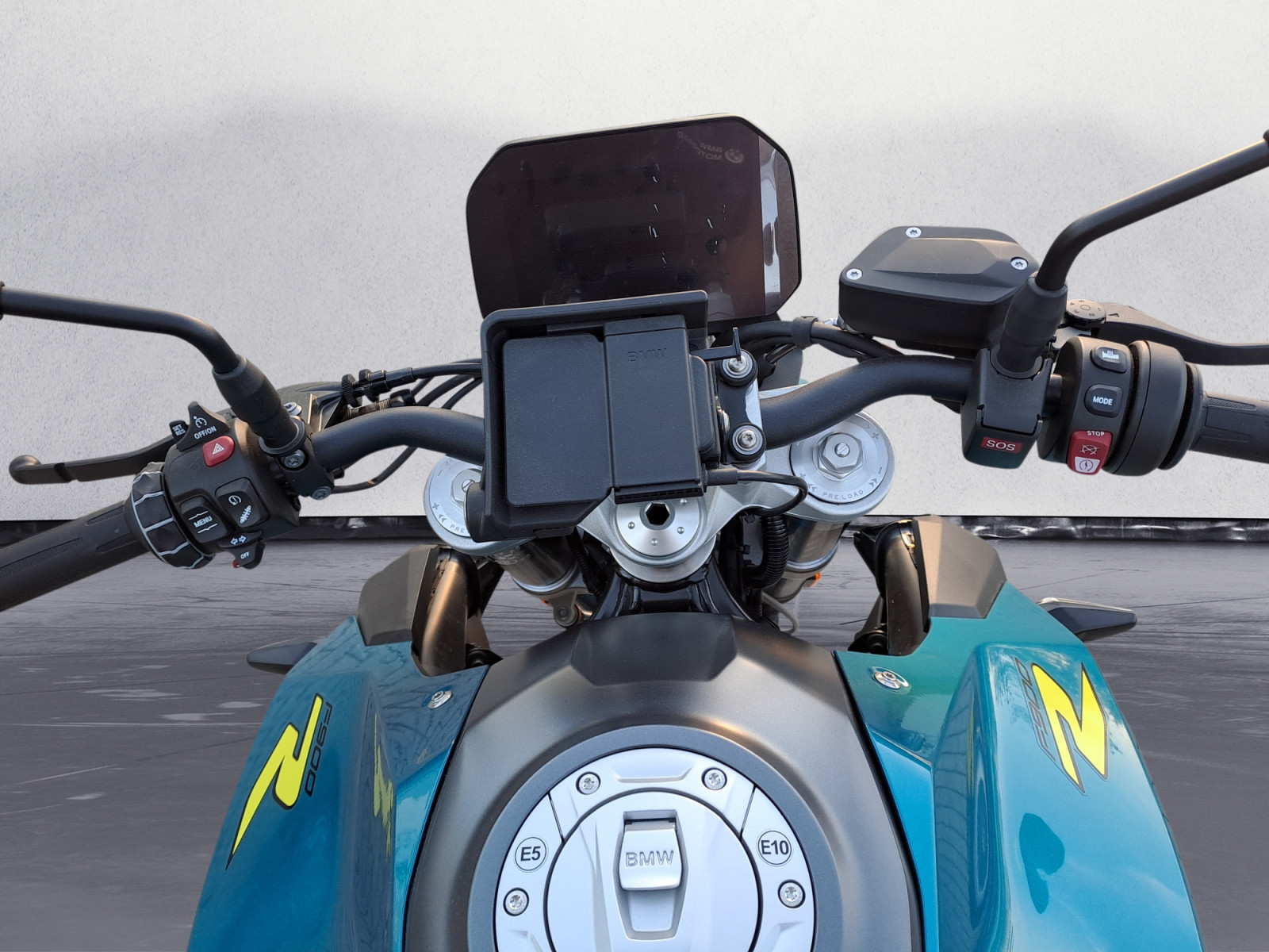 BMW Motorrad - F 900 R