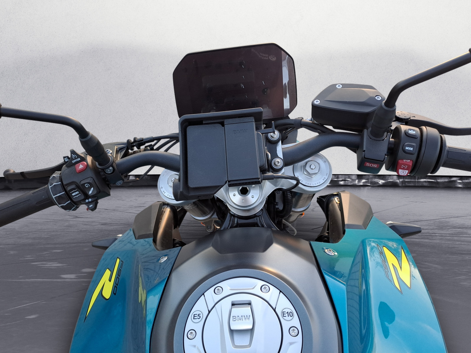 BMW Motorrad - F 900 R