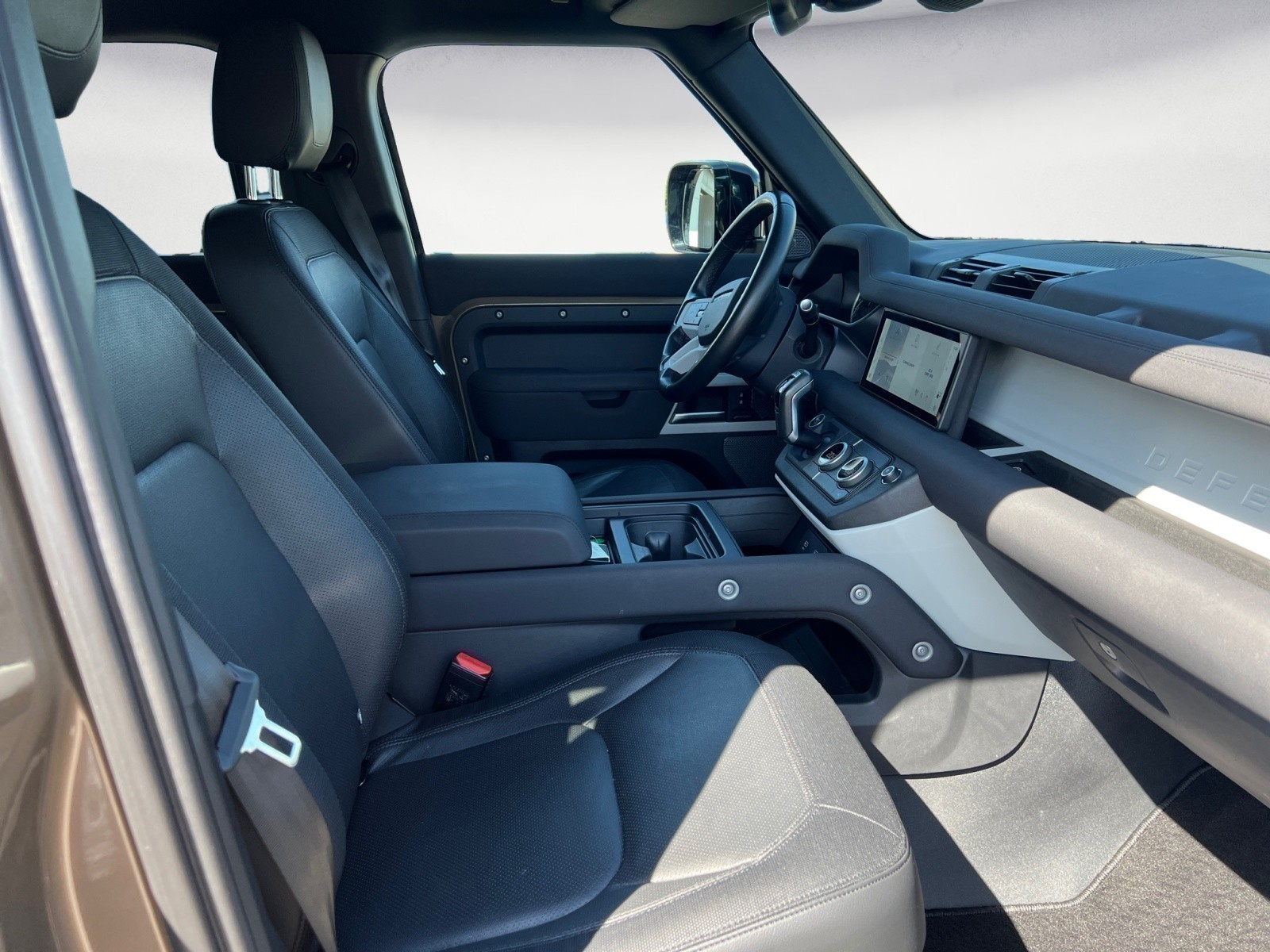 Land Rover - Defender D300 X-Dynamic SE 110