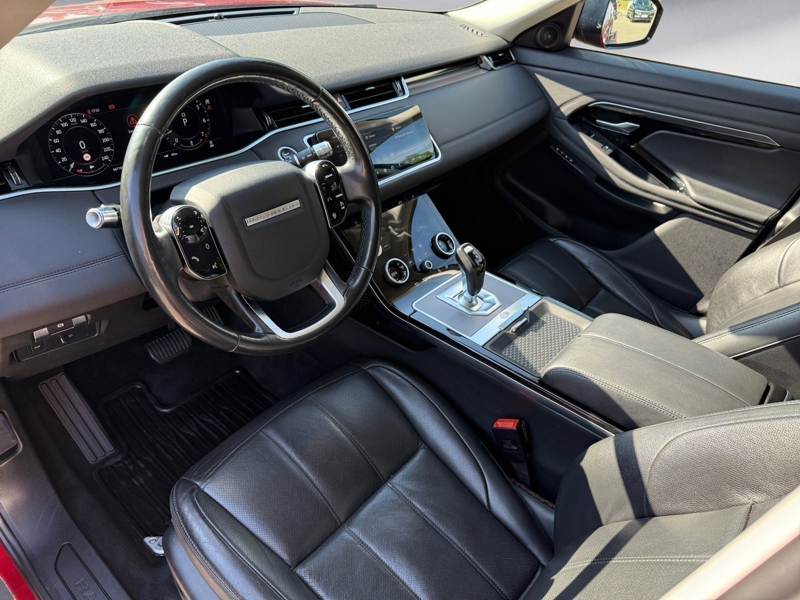 Land Rover - Range Rover Evoque SE P250