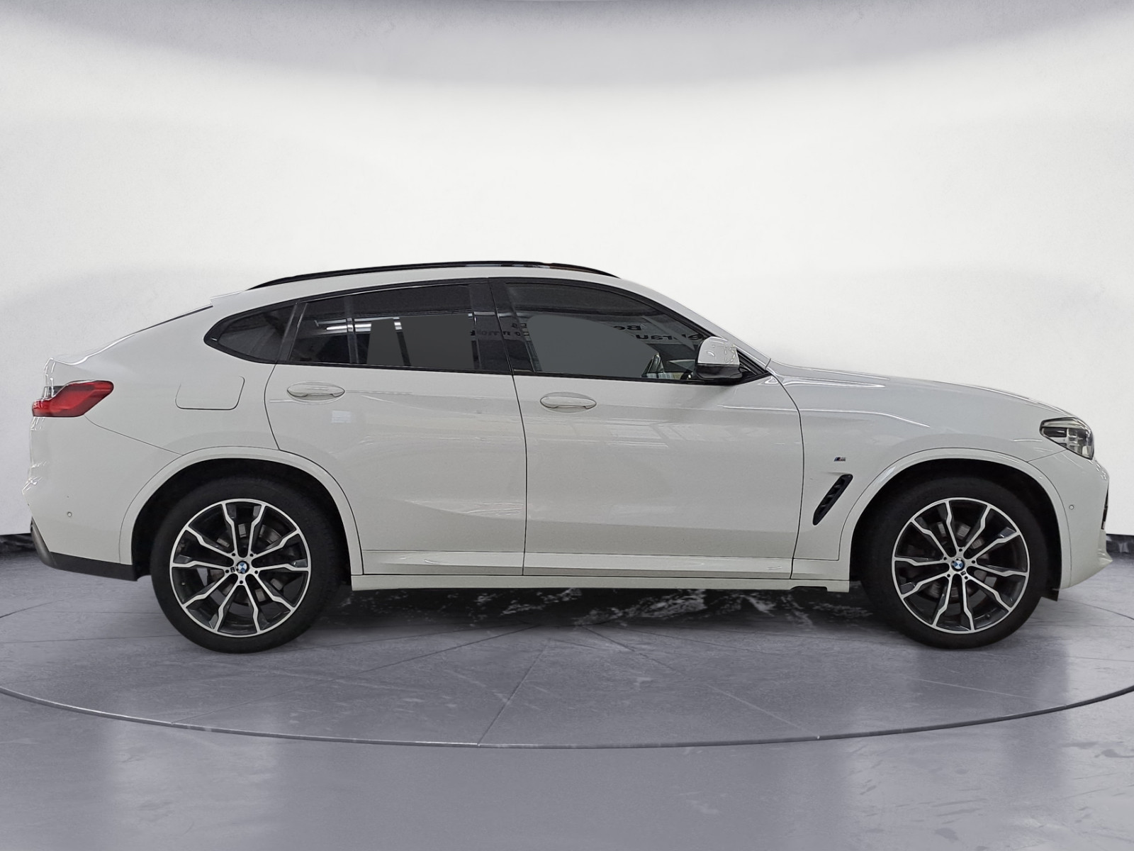 BMW - X4 xDrive20i AT xLine