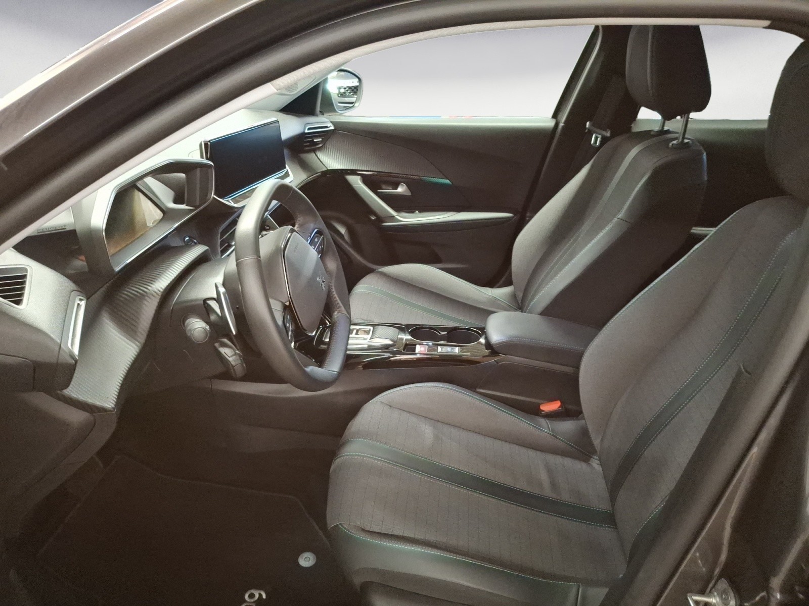 Peugeot - 2008 BlueHDi 130 EAT8 Allure Pack