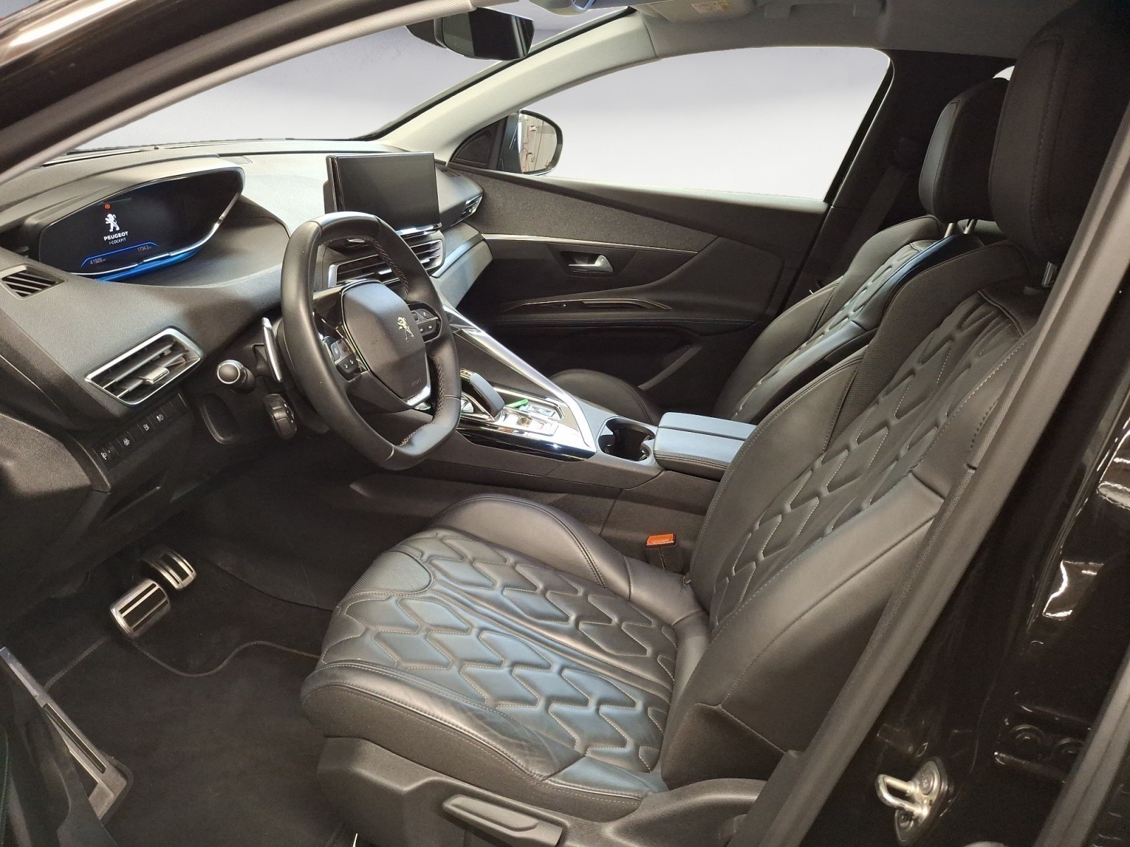 Peugeot - 3008 HYBRID 225 e-EAT8 Allure Pack