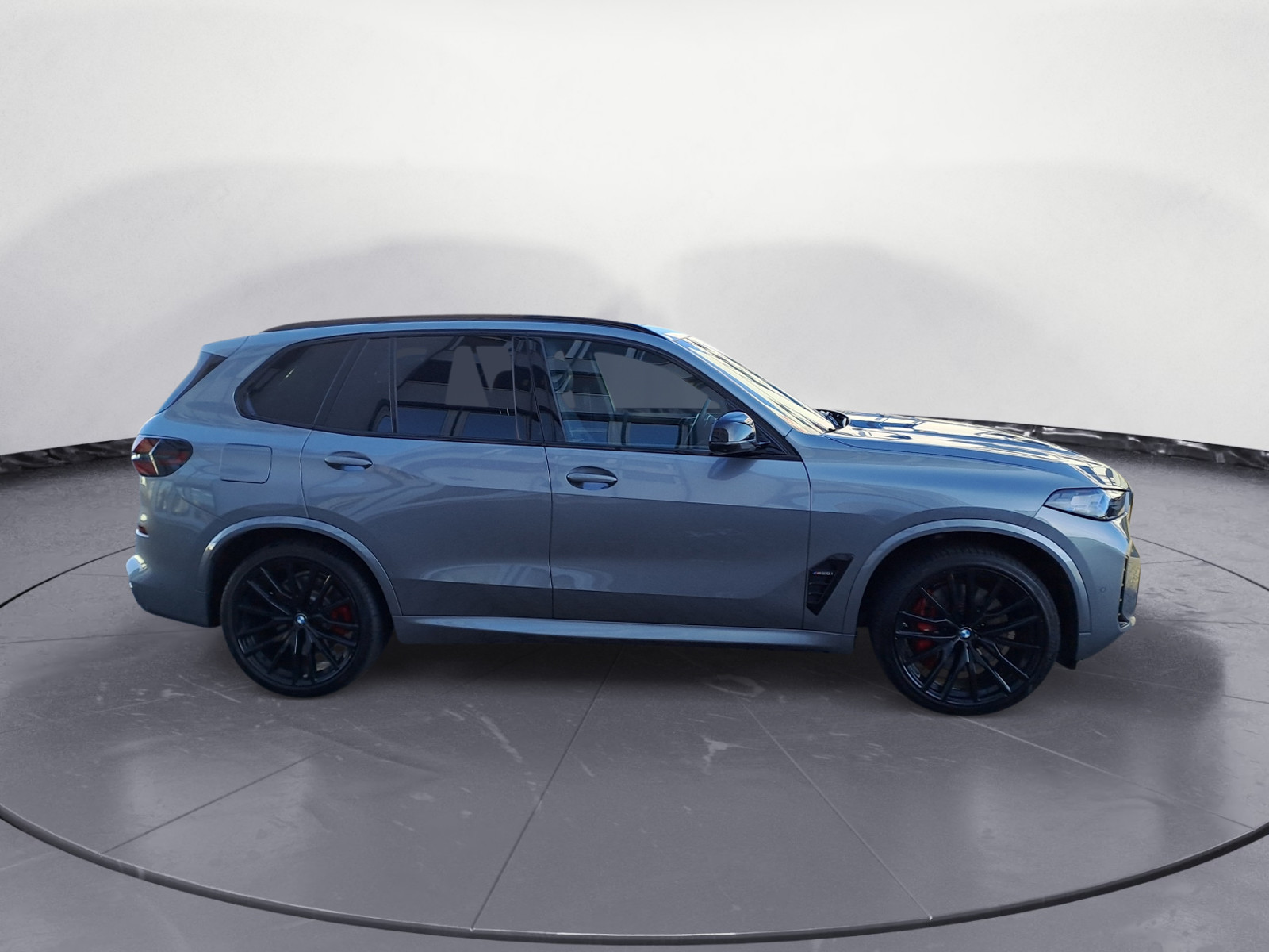 BMW - X5 M60i