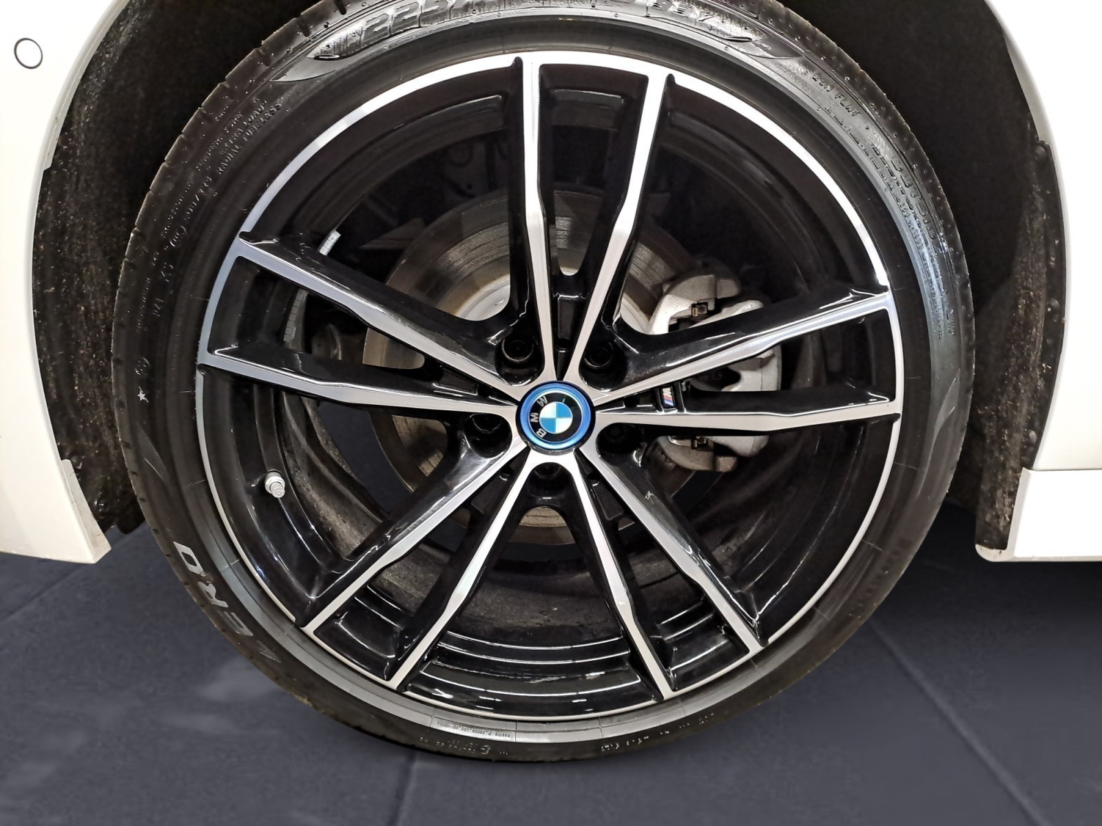 BMW - 330e xDrive Limousine