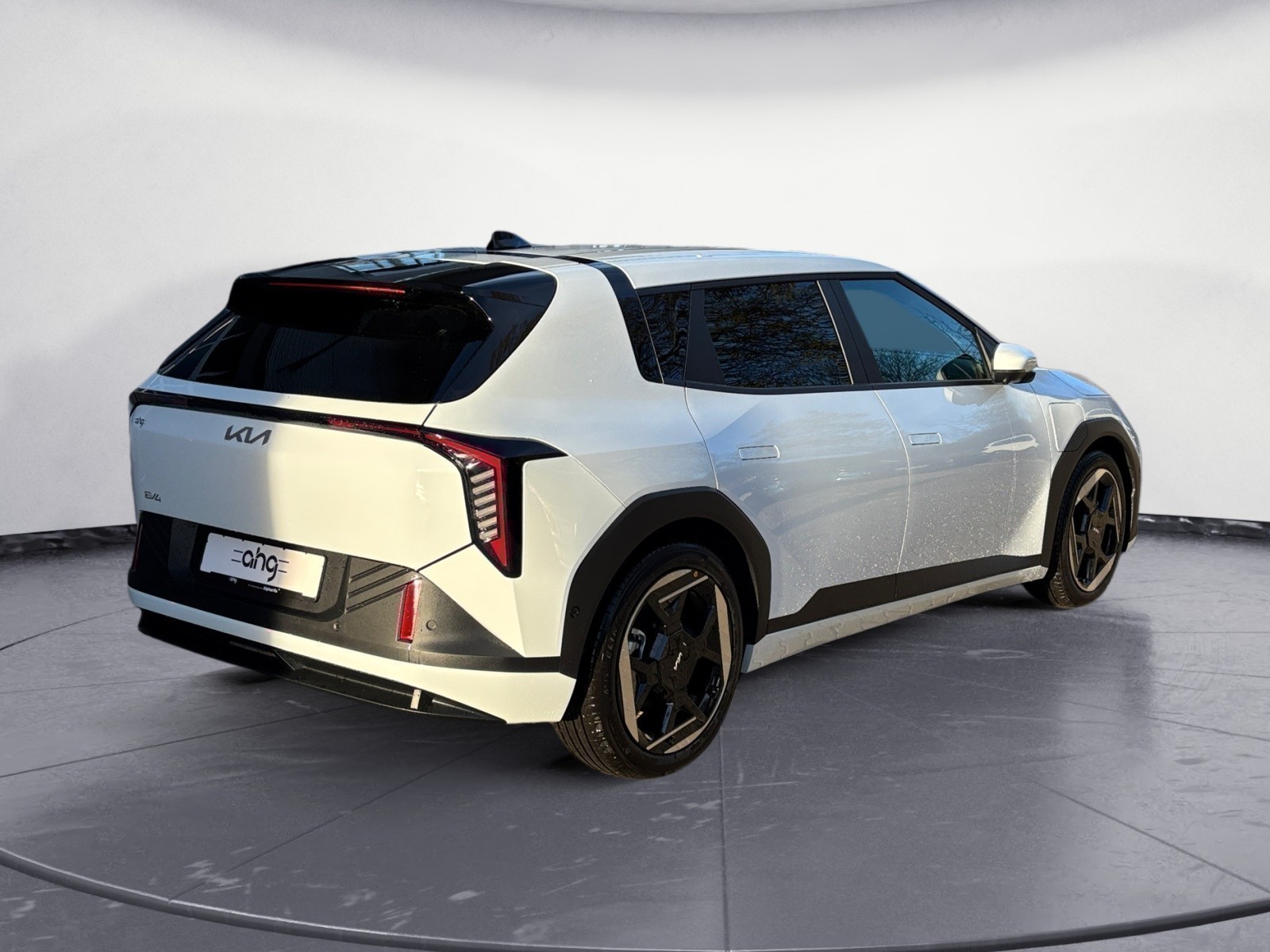 Kia - EV4 Hatchback 81 EARTH FWD