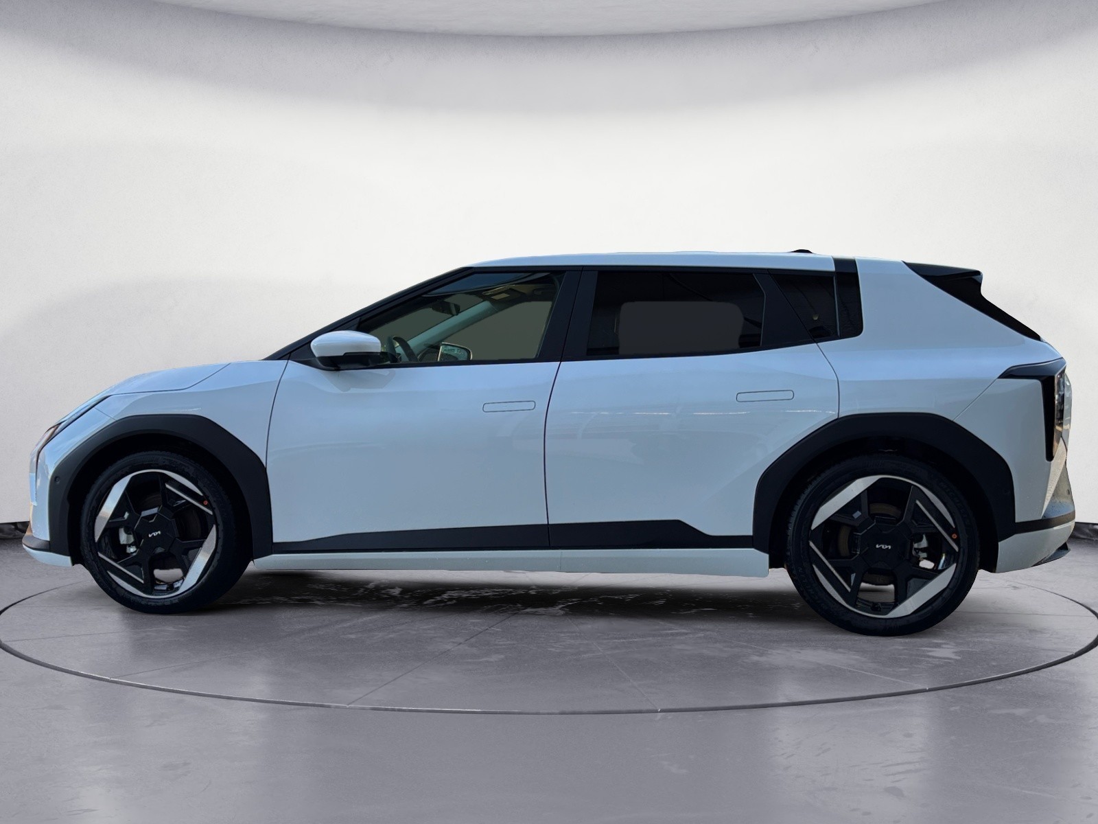 Kia - EV4 Hatchback 81 EARTH FWD