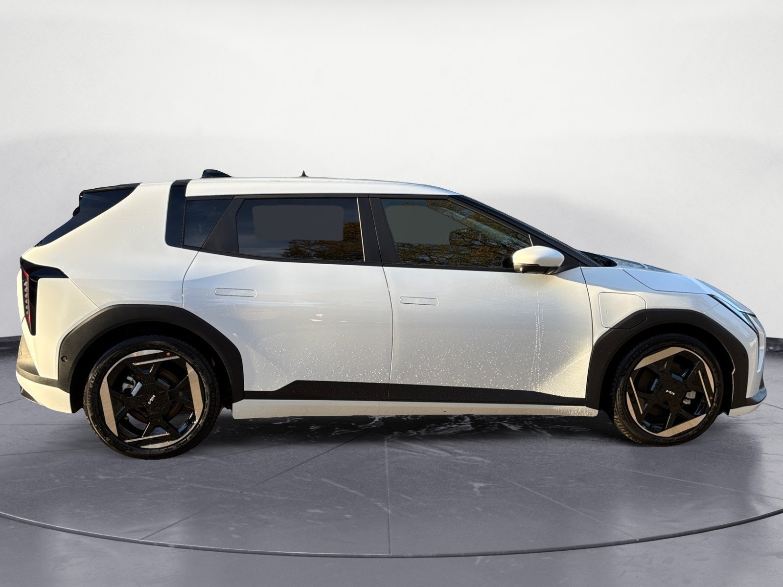 Kia - EV4 Hatchback 81 EARTH FWD