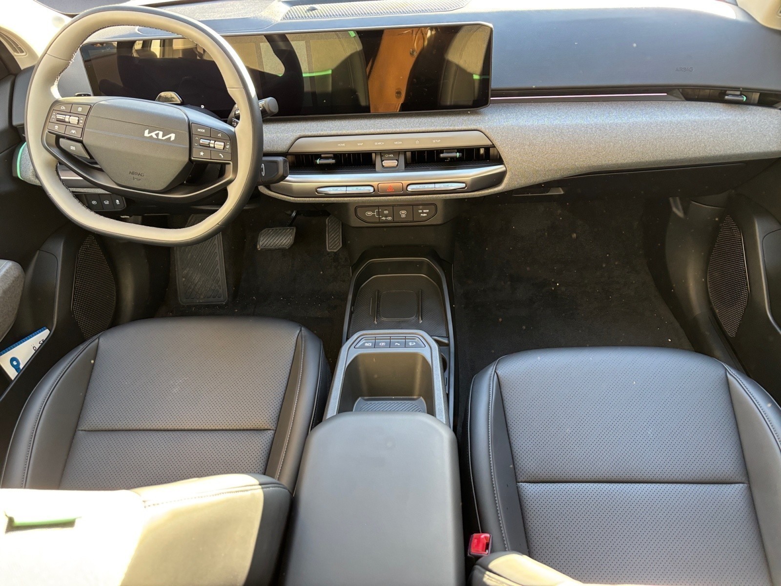 Kia - EV4 Hatchback 81 EARTH FWD