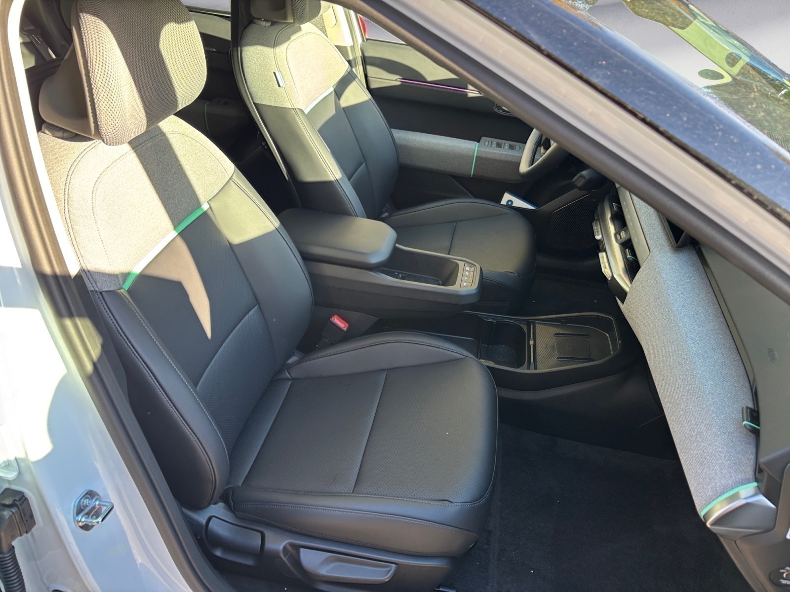 Kia - EV4 Hatchback 81 EARTH FWD