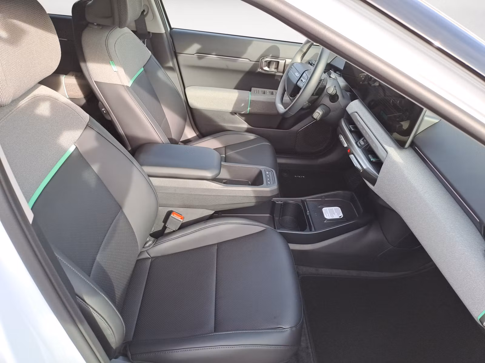 Kia - EV4 Hatchback EARTH FWD