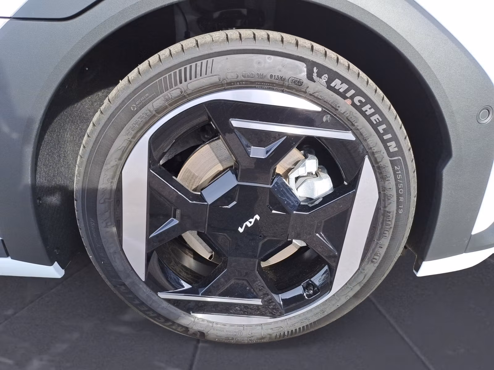 Kia - EV4 Hatchback EARTH FWD