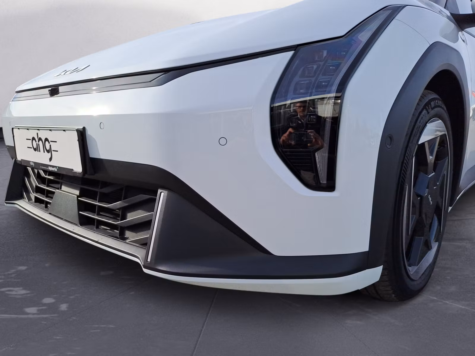 Kia - EV4 Hatchback EARTH FWD