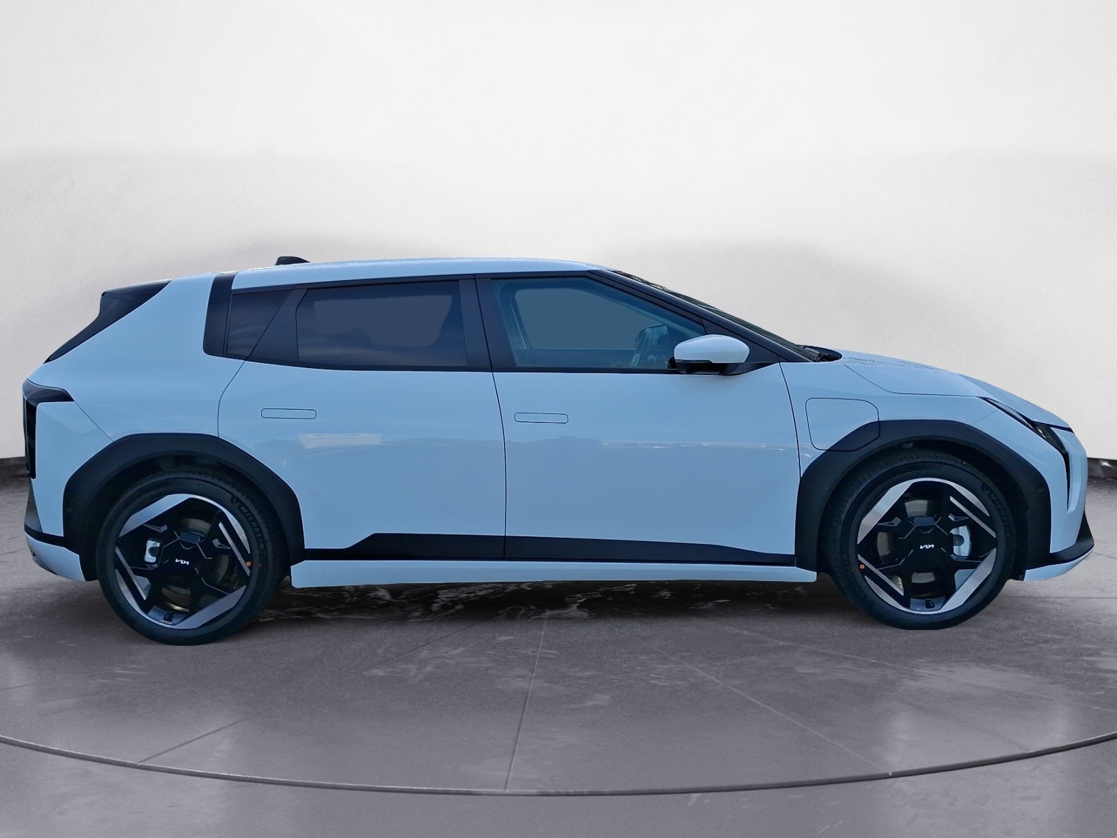 Kia - EV4 Hatchback 81 EARTH FWD