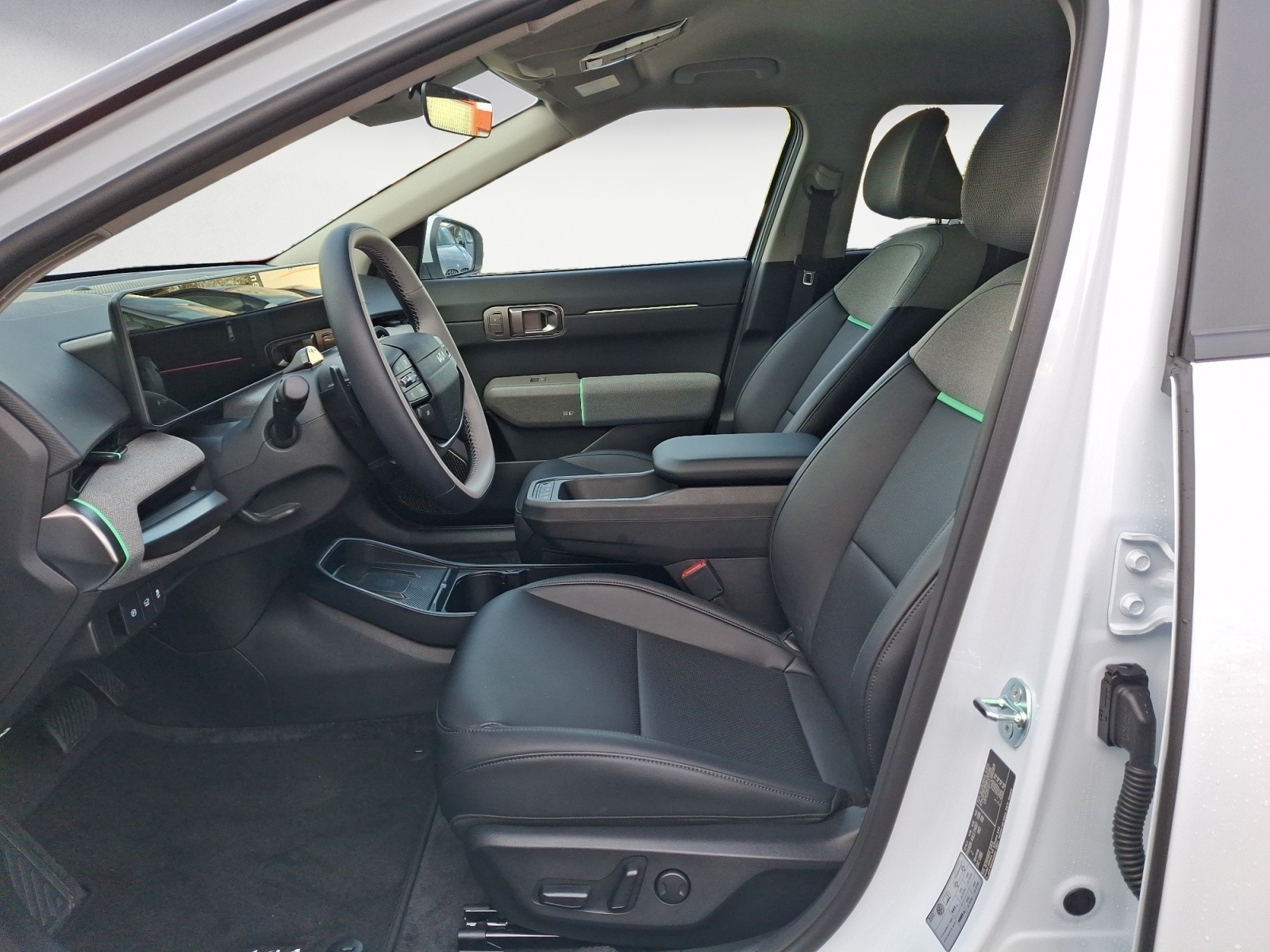 Kia - EV4 Hatchback 81 EARTH FWD