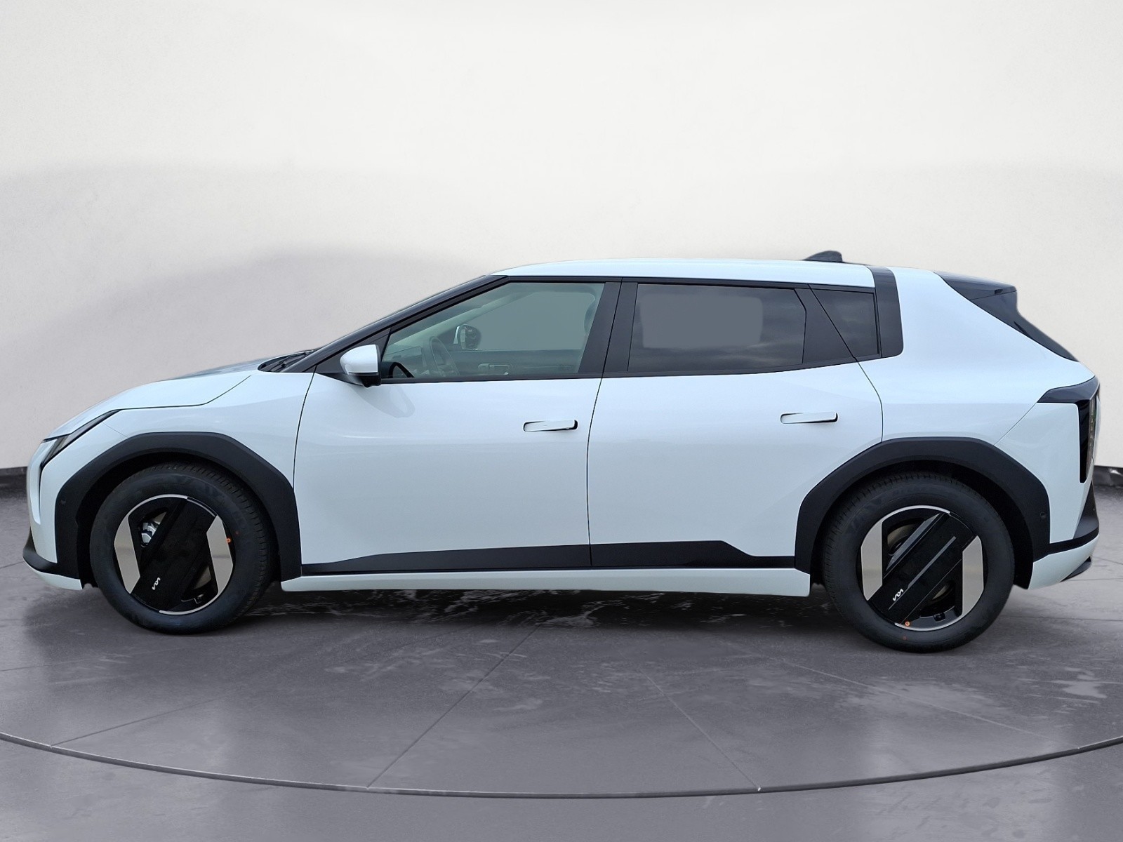 Kia - EV4 Hatchback 81 EARTH FWD