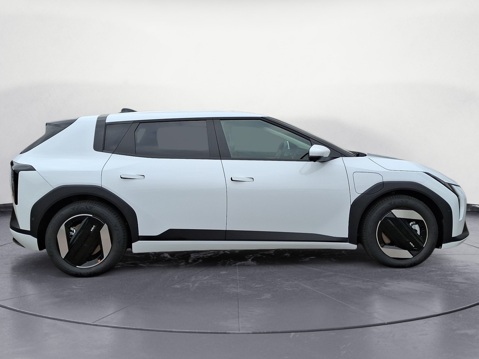 Kia - EV4 Hatchback 81 EARTH FWD