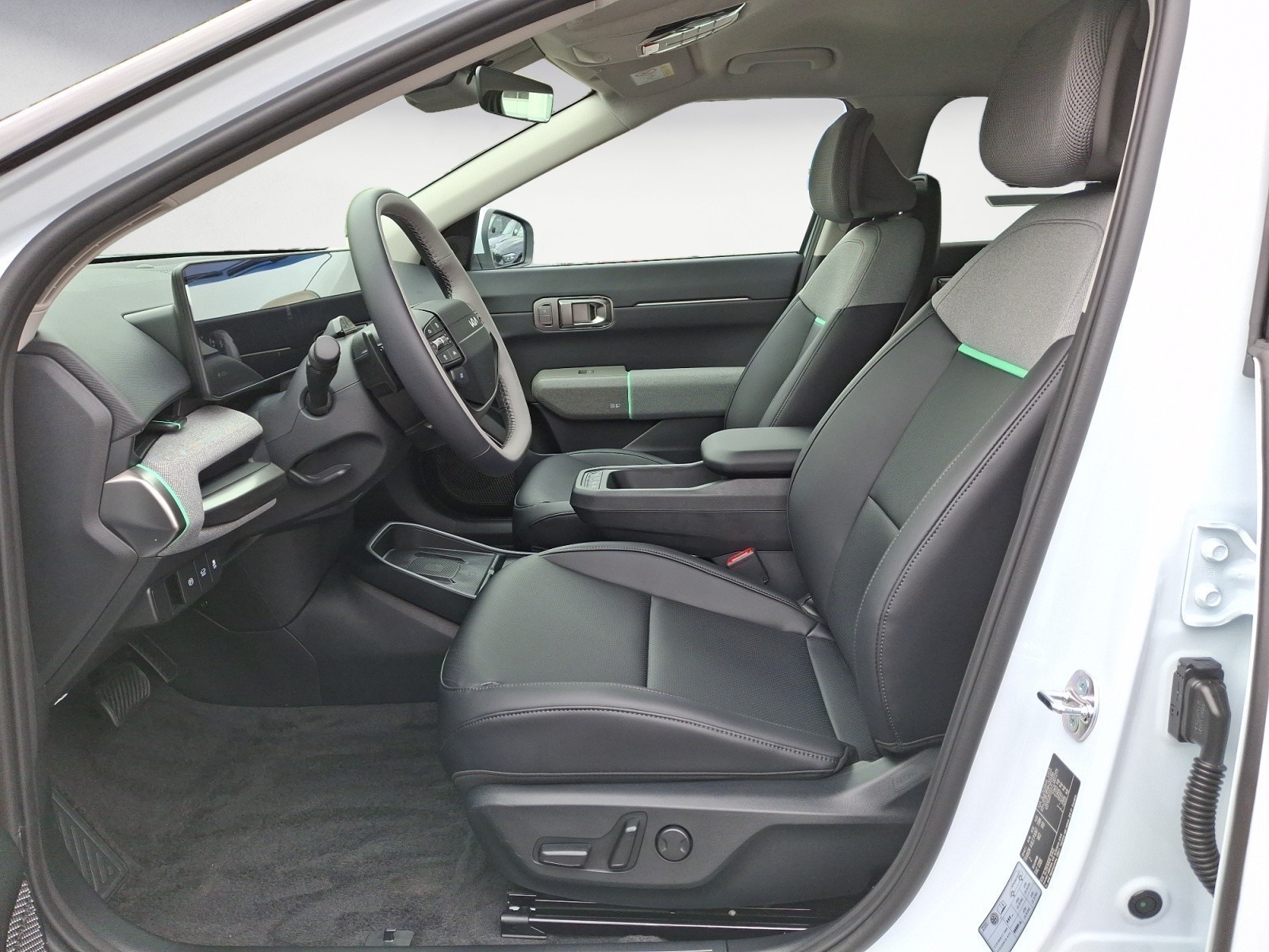 Kia - EV4 Hatchback 81 EARTH FWD