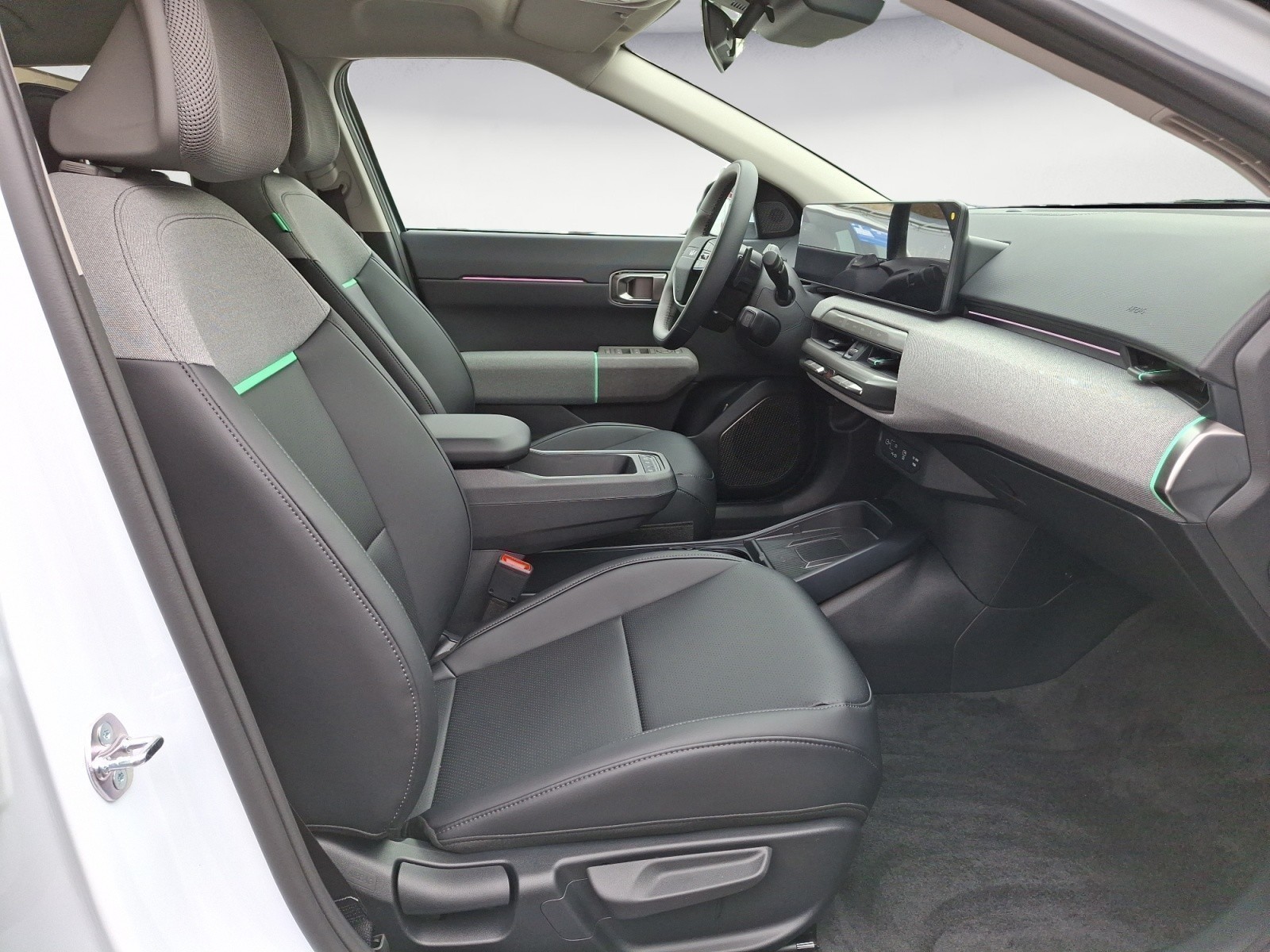 Kia - EV4 Hatchback 81 EARTH FWD