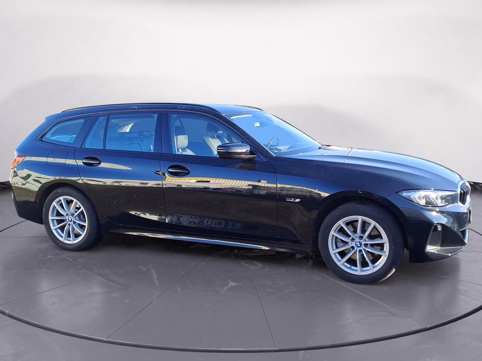 BMW - 330e xDrive Touring Automatic