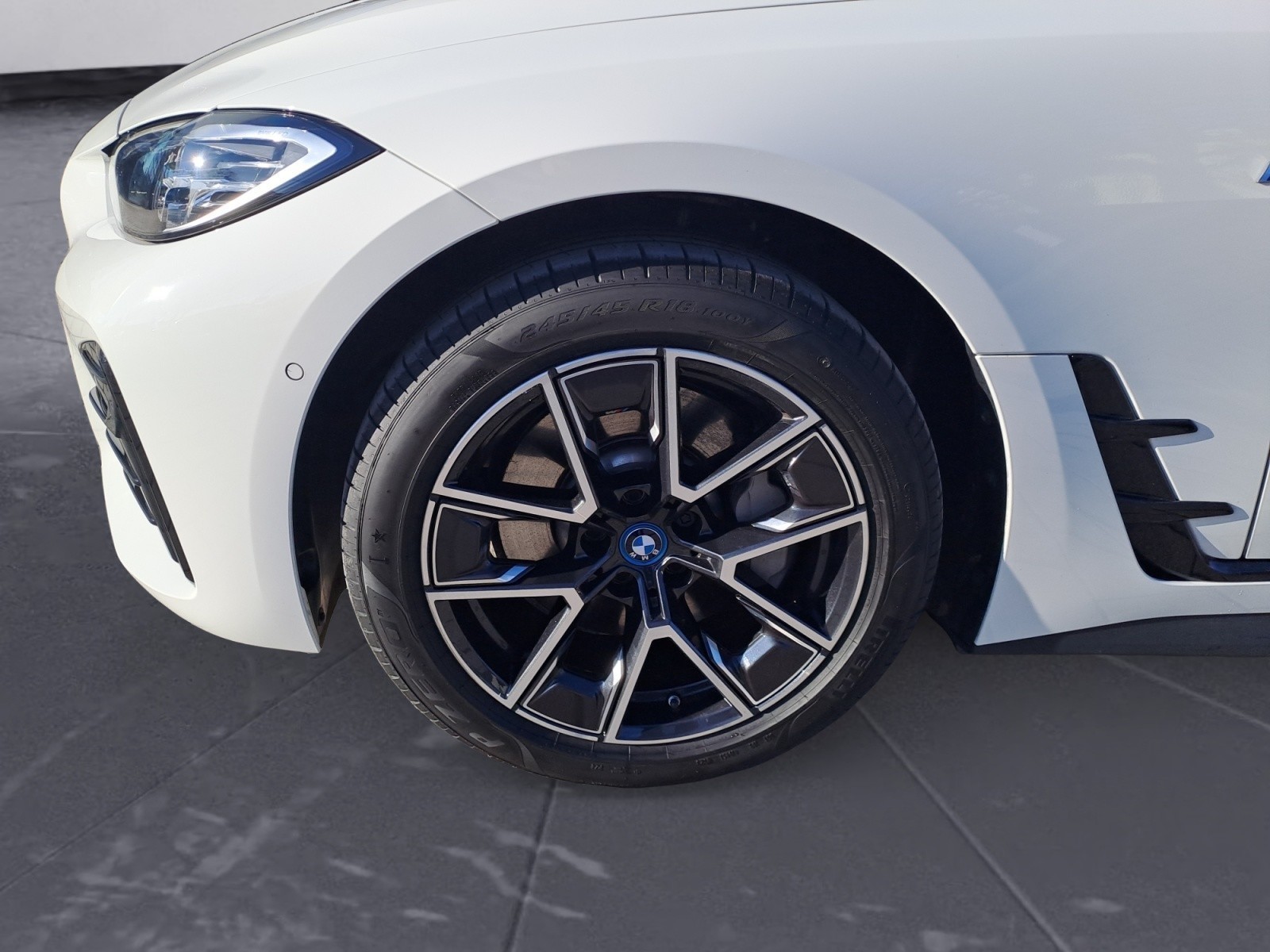 BMW - i4 eDrive40 M Sport
