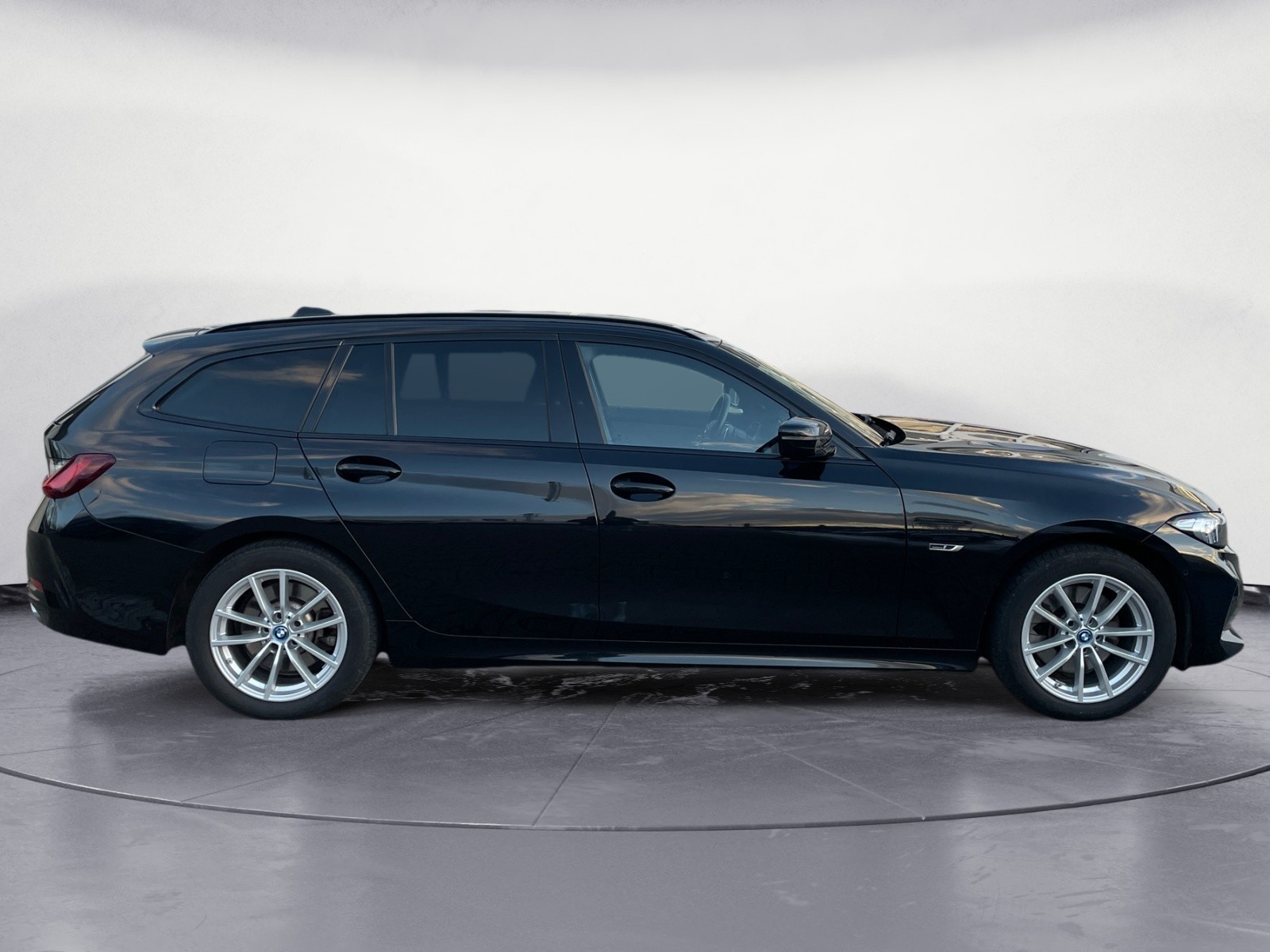 BMW - 320e Touring Auto