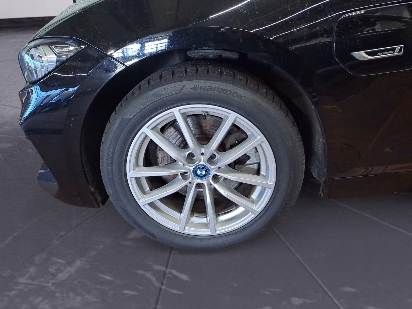 BMW - 330e xDrive Touring Automatic