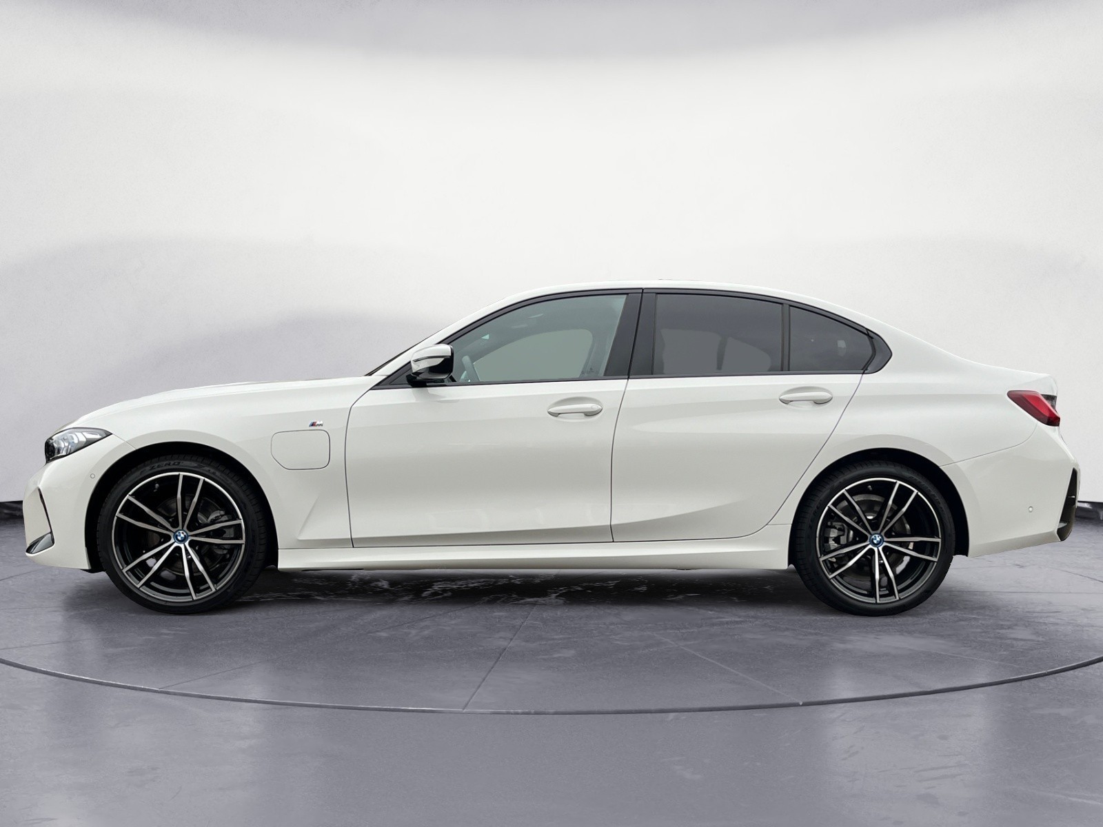 BMW - 330e xDrive Limousine