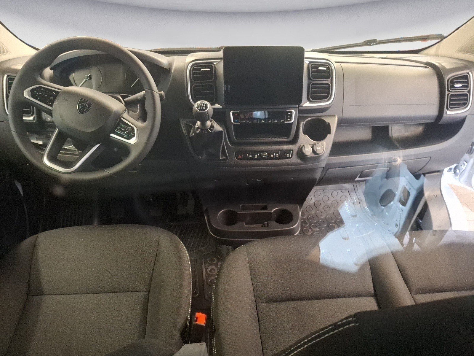 Peugeot - Boxer BlueHDi 140 Pro TwinCab L2H2 335