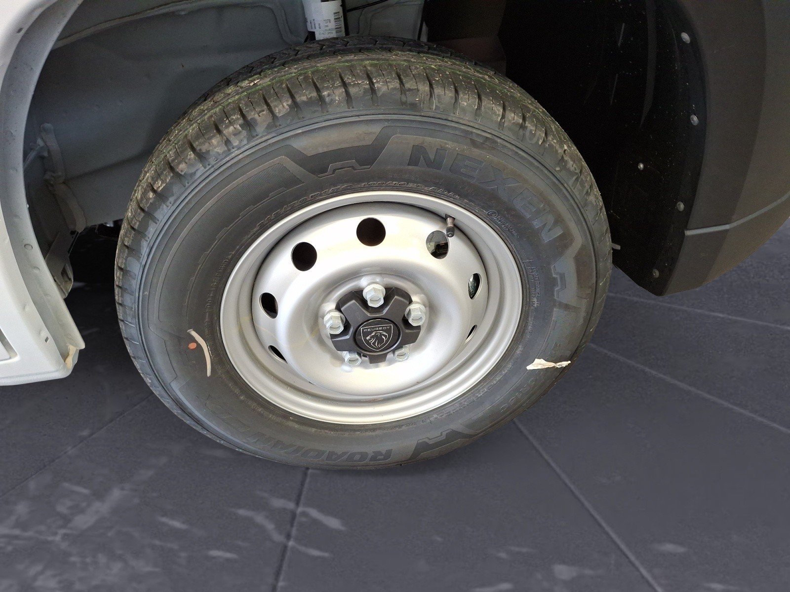 Peugeot - Boxer BlueHDi 140 Pro TwinCab L2H2 335