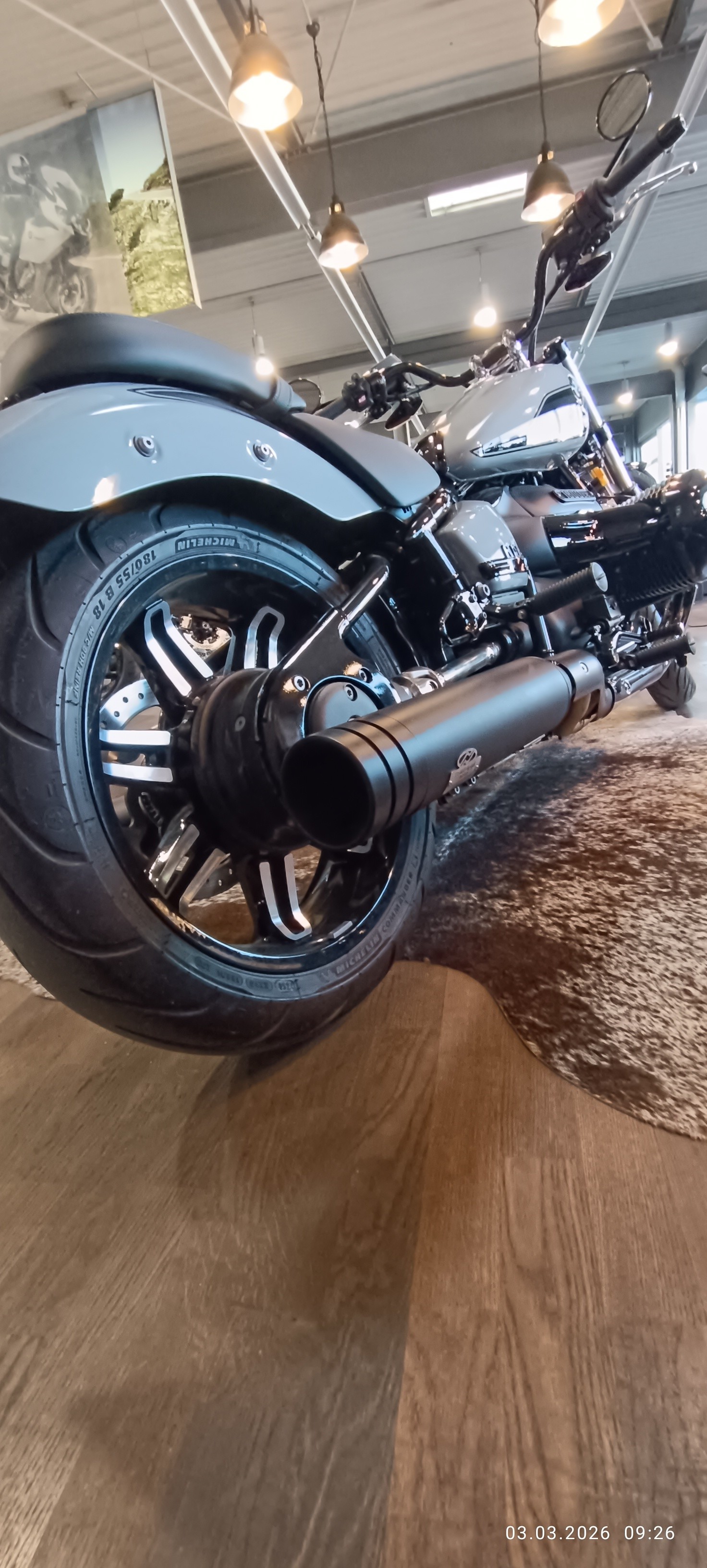 BMW Motorrad - R 18 mit Jekill & Hyde Auspuff